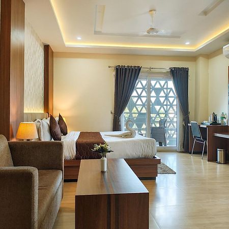 Hotel Bliss Джорхат Экстерьер фото