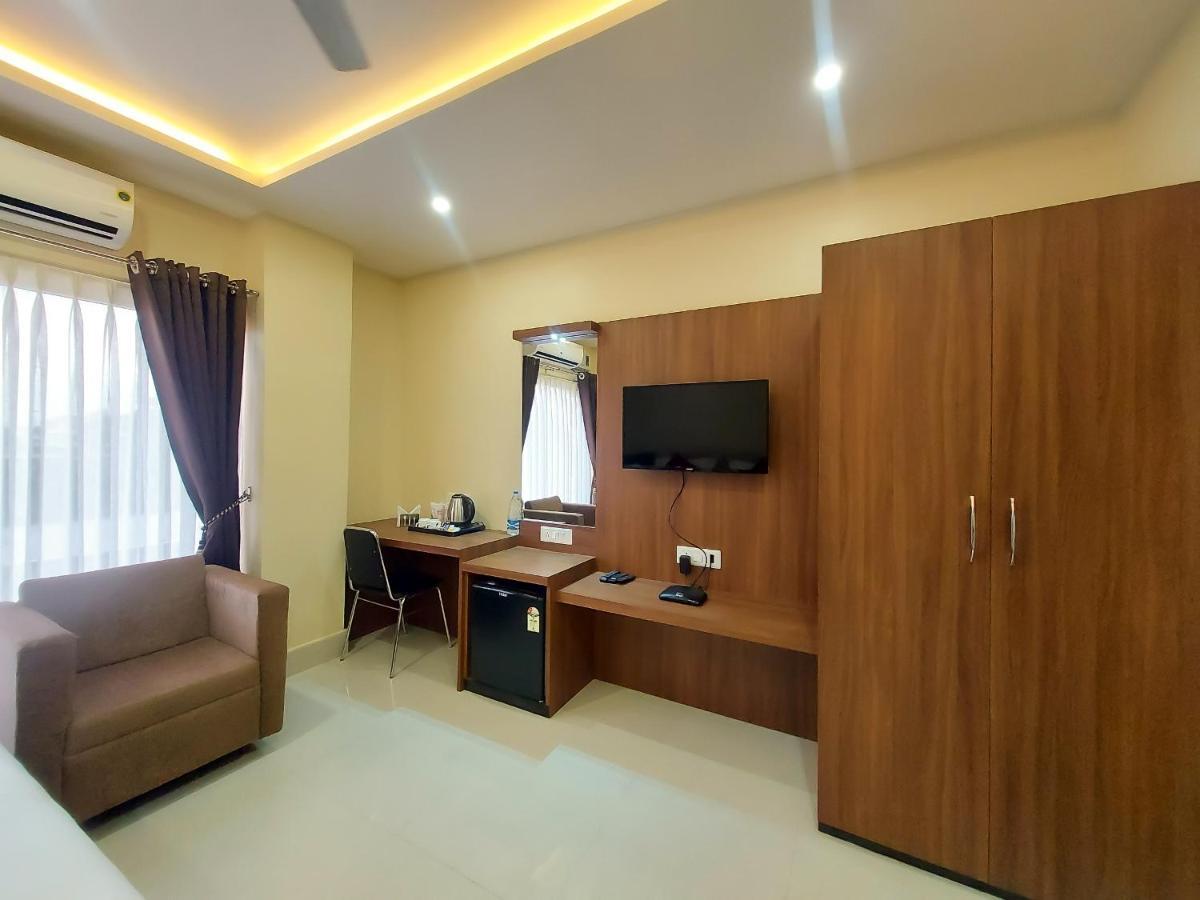 Hotel Bliss Джорхат Экстерьер фото