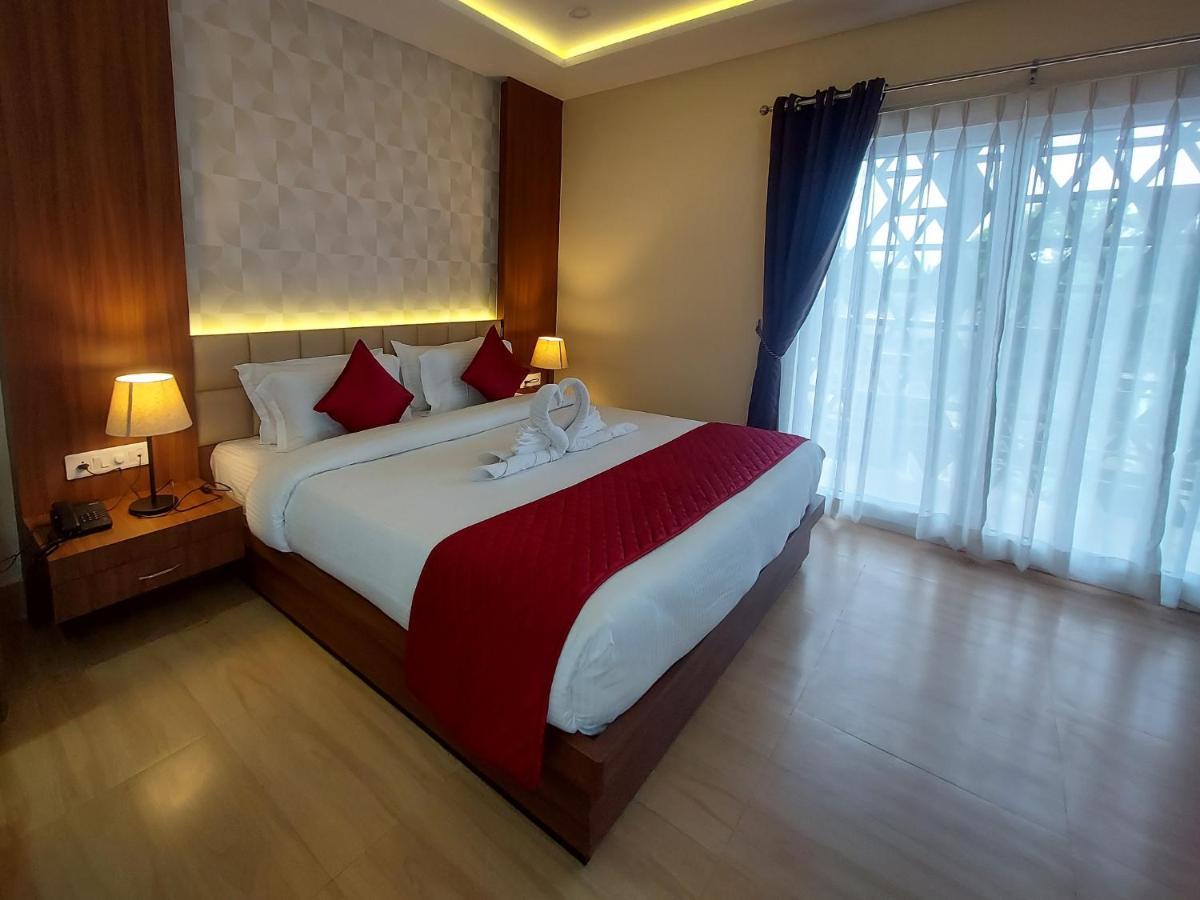 Hotel Bliss Джорхат Экстерьер фото
